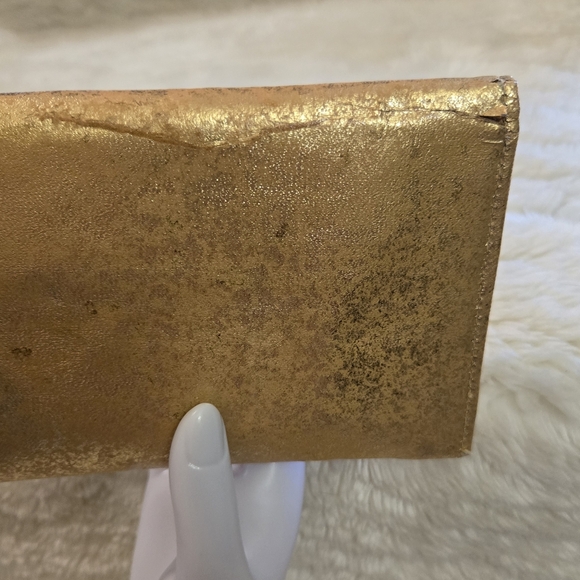 Vintage Gold Makeup Kit Clutch - Picture 3 of 16